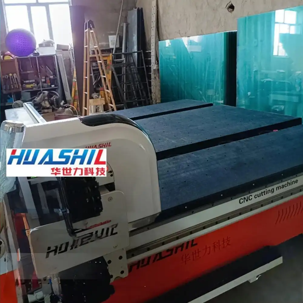 What safety features are essential for mobile glass cutting machines?